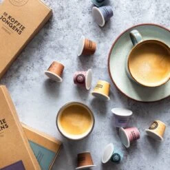 De Koffiejongens - Proefpakket - Nespresso Cups - 100% Biologisch Afbreekbaar - 6x10 Cups - Nespresso Compatible 7 De Koffiejongens - Proefpakket - Nespresso Cups - 100% Biologisch Afbreekbaar - 6x10 Cups - Nespresso Compatible -Koffiemelk Winkel 1200x1200 11