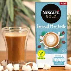 Nescafé Gold Coconut Macchiato Oploskoffie - 6 Doosjes à 6 Zakjes -Koffiemelk Winkel 1200x1200 302