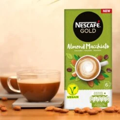 Nescafé Gold Almond Macchiato Oploskoffie - 6 Doosjes à 6 Zakjes 13 Nescafé Gold Almond Macchiato Oploskoffie - 6 Doosjes à 6 Zakjes -Koffiemelk Winkel 1200x1200 304