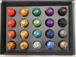 Koffie Proeverij Pakket Met 20 Stuks Verschillende Smaken En Mystery Card 'Enjoy The Sweet Moment' Met Persoonlijke (video) Boodschap | Verjaardag | Sinterklaas | Kerstpakket | Vaderdag | Moederdag | Jubileum | Valentijnsdag -Koffiemelk Winkel 1200x899