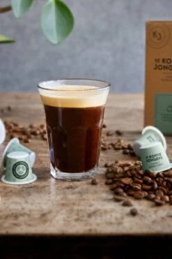 Nespresso Cups - De Koffiejongens - Lungo Extra Forte - 100% Biologisch Afbreekbaar - 60 Cups - 100% Nespresso Compatible 7 Nespresso Cups - De Koffiejongens - Lungo Extra Forte - 100% Biologisch Afbreekbaar - 60 Cups - 100% Nespresso Compatible -Koffiemelk Winkel 800x1200 1