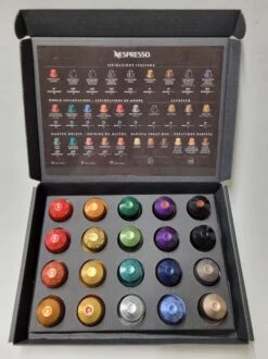 Koffie Proeverij Pakket Met 20 Stuks Verschillende Smaken En Mystery Card 'Enjoy The Sweet Moment' Met Persoonlijke (video) Boodschap | Verjaardag | Sinterklaas | Kerstpakket | Vaderdag | Moederdag | Jubileum | Valentijnsdag -Koffiemelk Winkel 899x1200 1